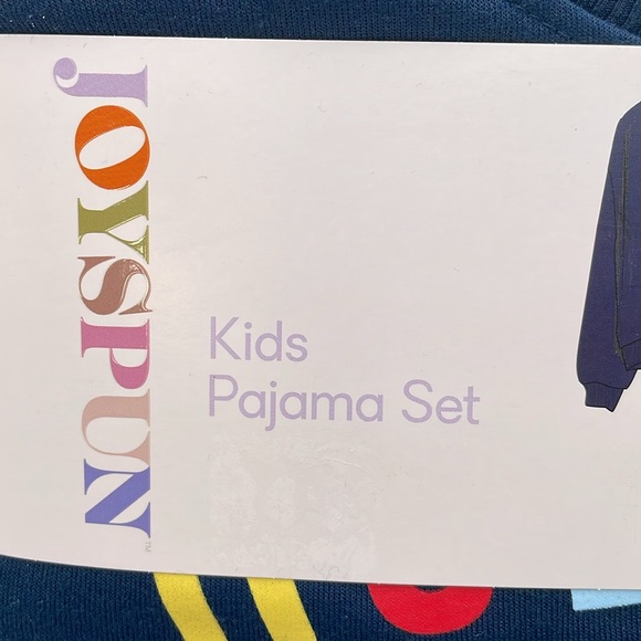 Joyspun Unisex Kids Christmas Holiday Pajama Set Long Sleeve Crew Neck Joggers - Picture 2 of 5